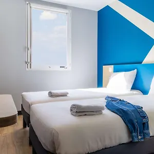 Ibis Budget Paris Ouest Hotel